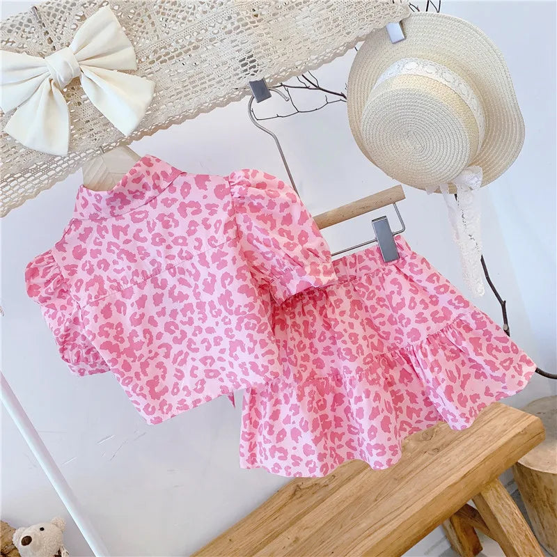 Conjunto Infantil Estampa Leopardo Rosa Blusa Cropped e Saia